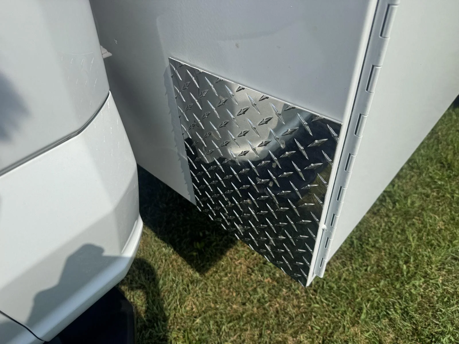 New 2026 Oxford White Ford XL image 3