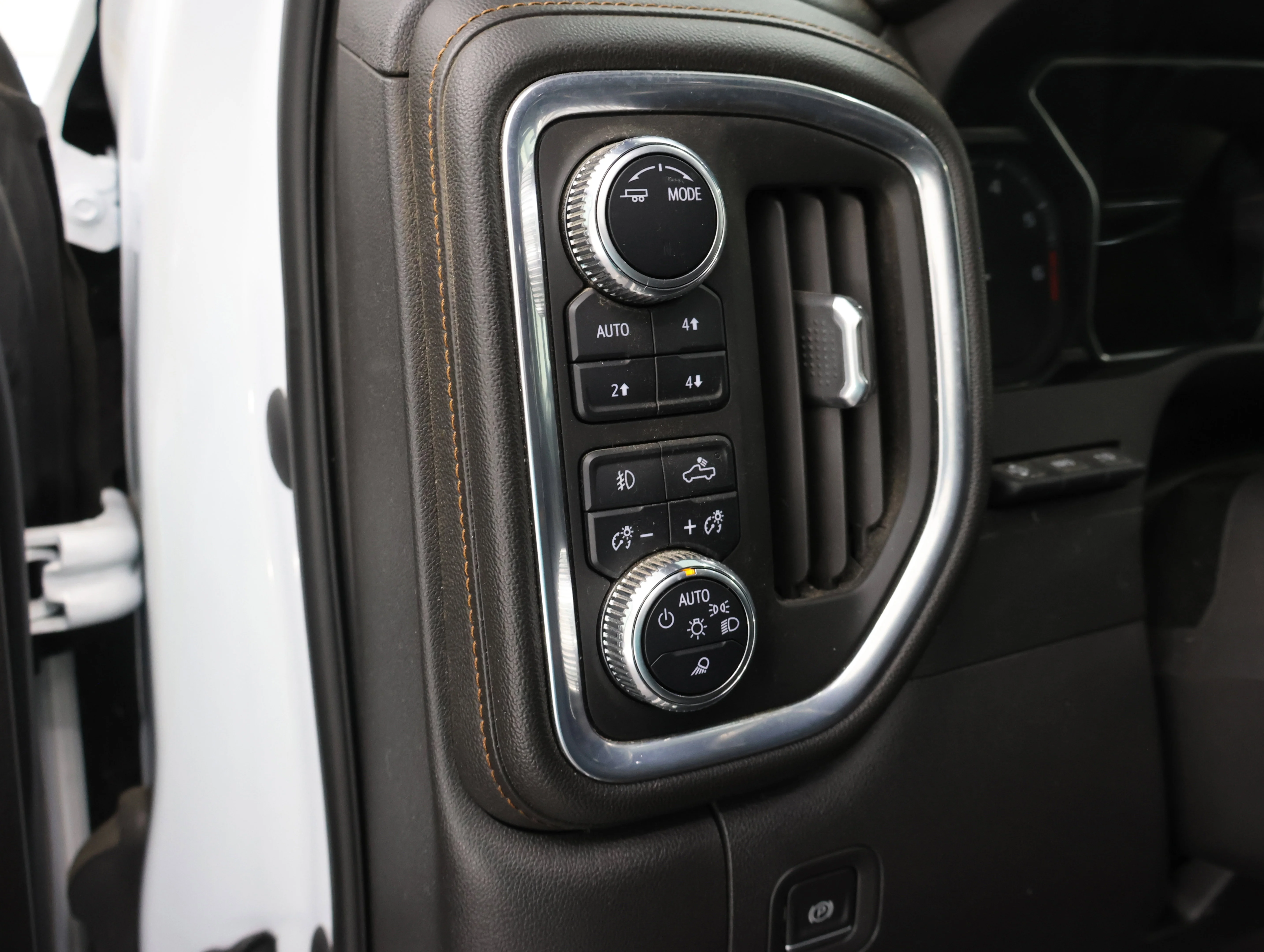 Used 2022 Summit White GMC AT4 image 45