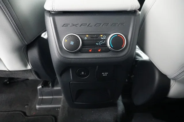 Used 2025 Star White Metallic Tri-Coat Ford Platinum image 22