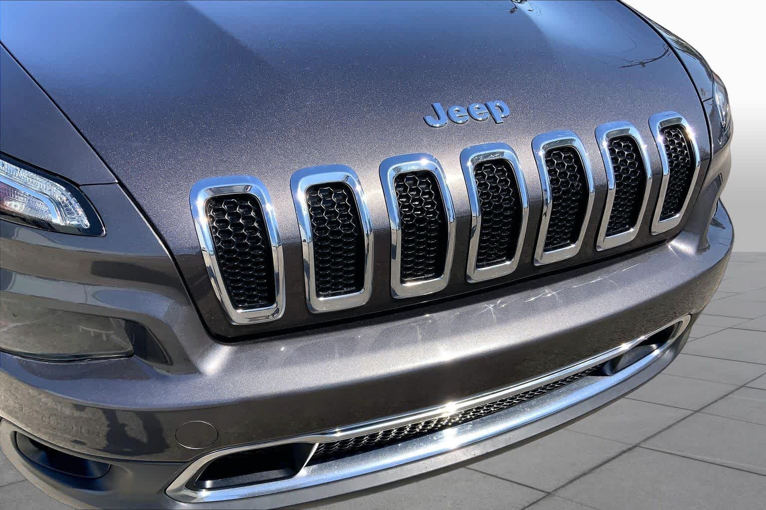 Used 2018 Granite Crystal Met. Clear Coat Jeep Limited image 28