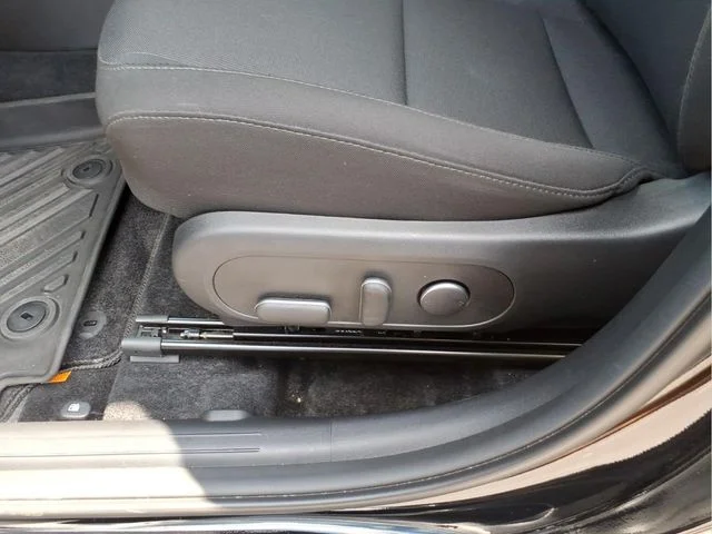 Used 2025 Black Hyundai SEL image 20