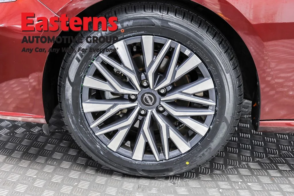 Used 2025 Red Nissan 2.5 SV image 29