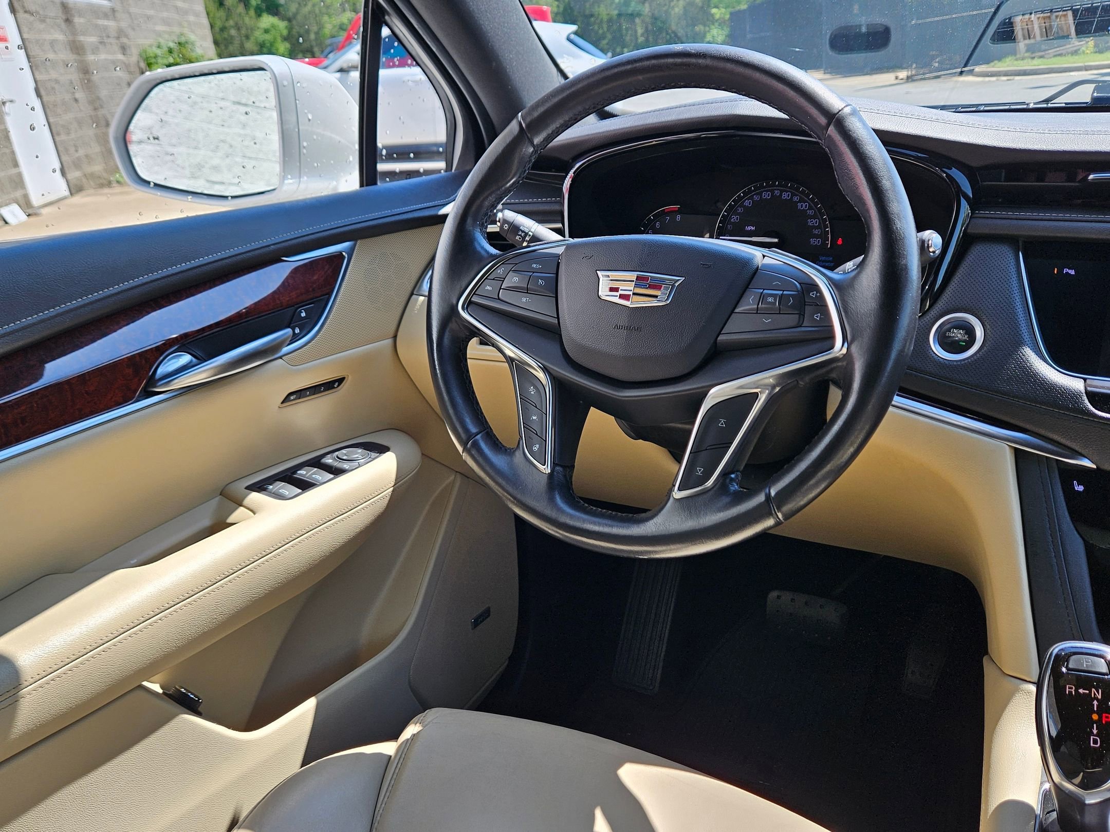 Used 2019 Crystal White Tricoat Cadillac Luxury FWD image 9