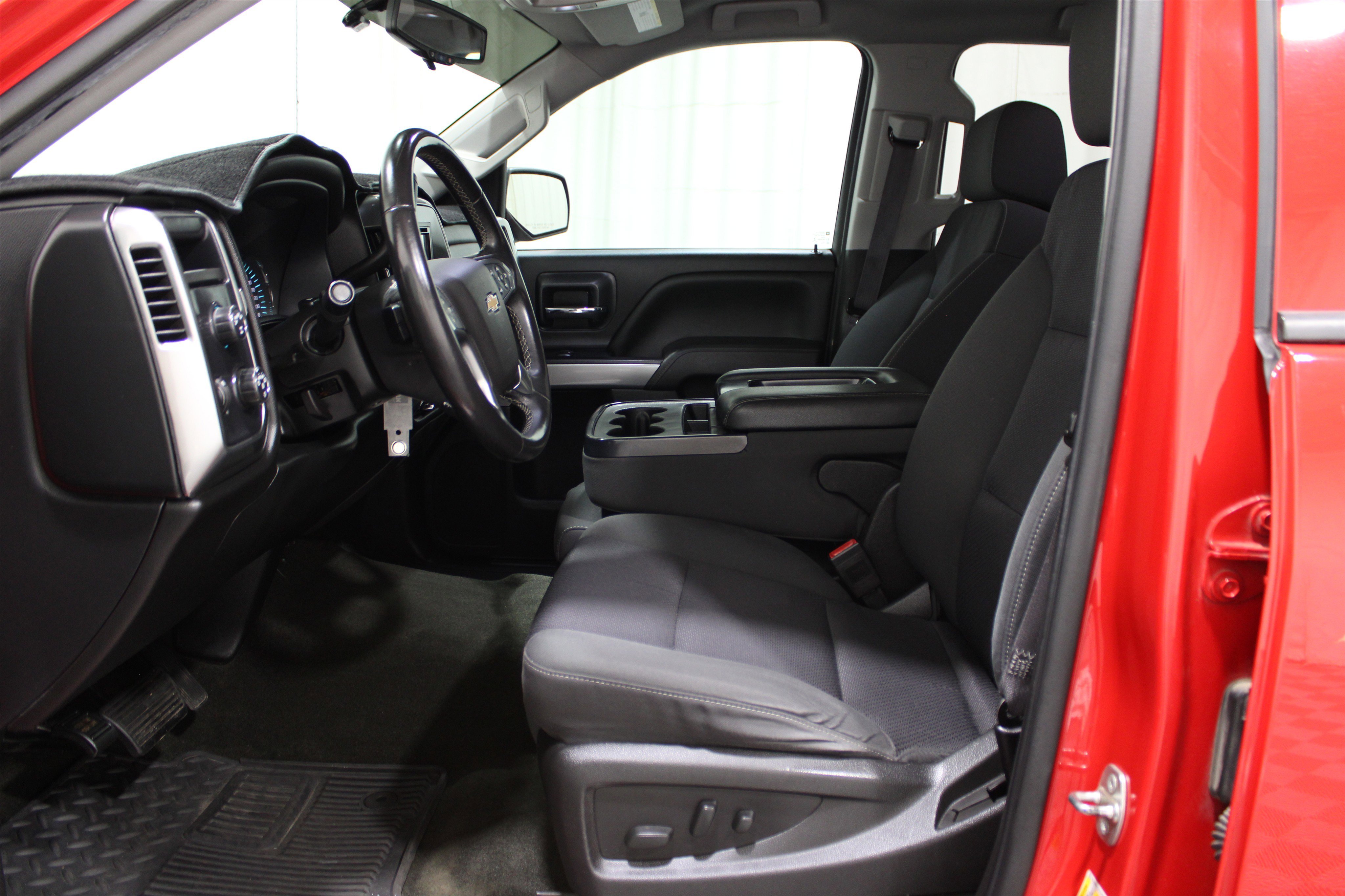 2017 Chevrolet Silverado 1500 LT photo 3