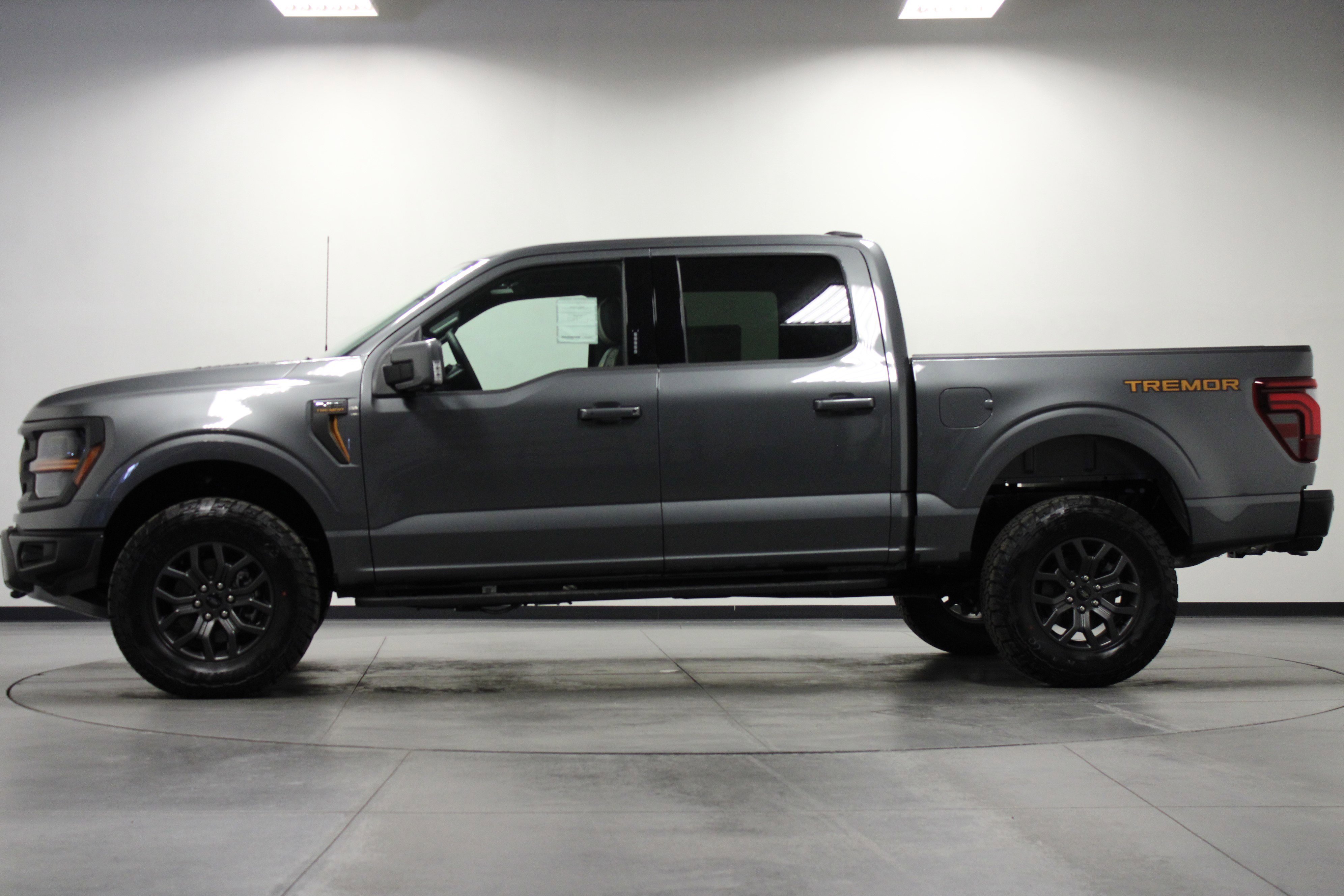 New 2026 Carbonized Gray Metallic Ford Tremor image 7