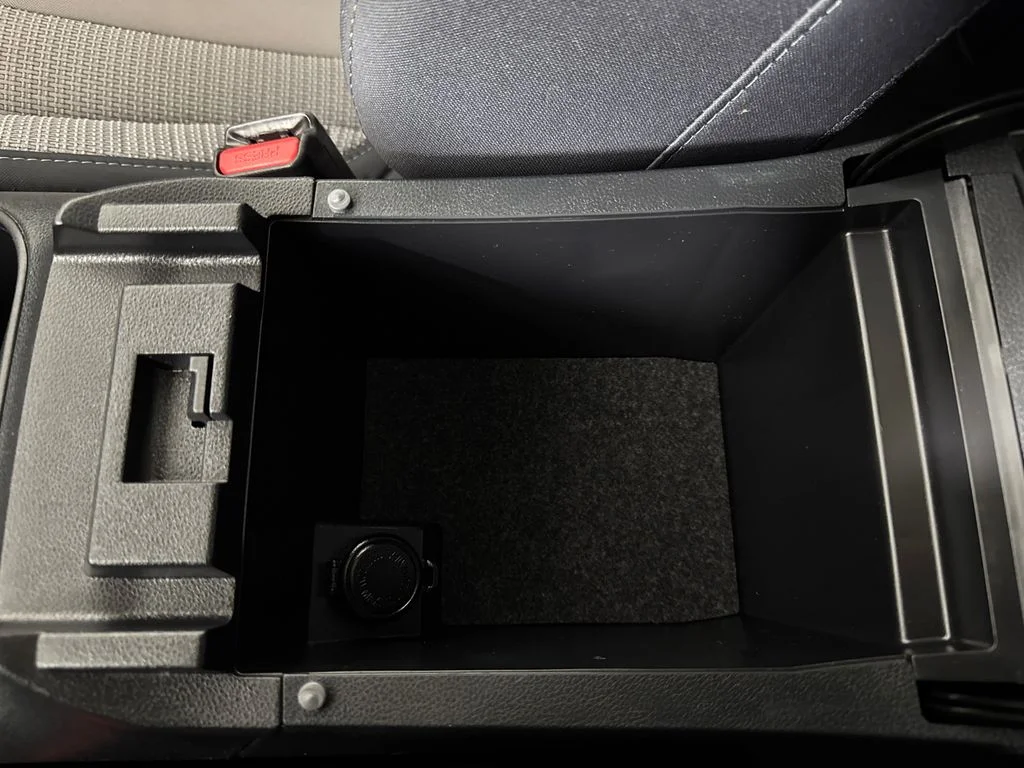 Used 2025 Gray Metallic Subaru Premium image 28