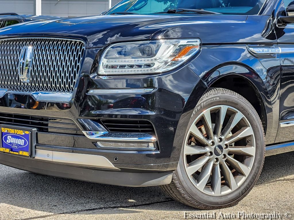 Used 2018 Velvet Lincoln Select image 3