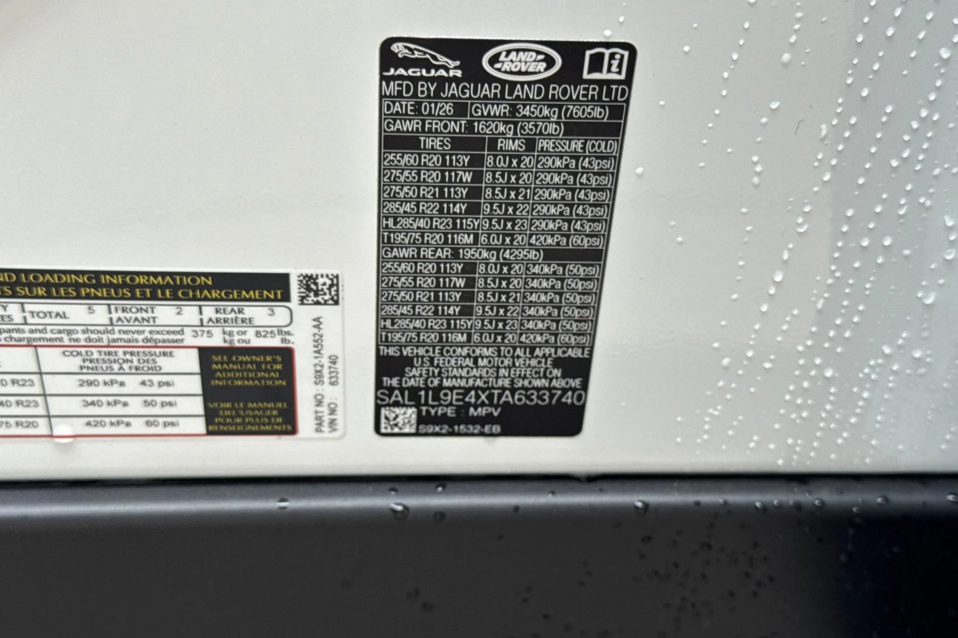 New 2026 FUJI WHITE Land Rover Dynamic SE image 29