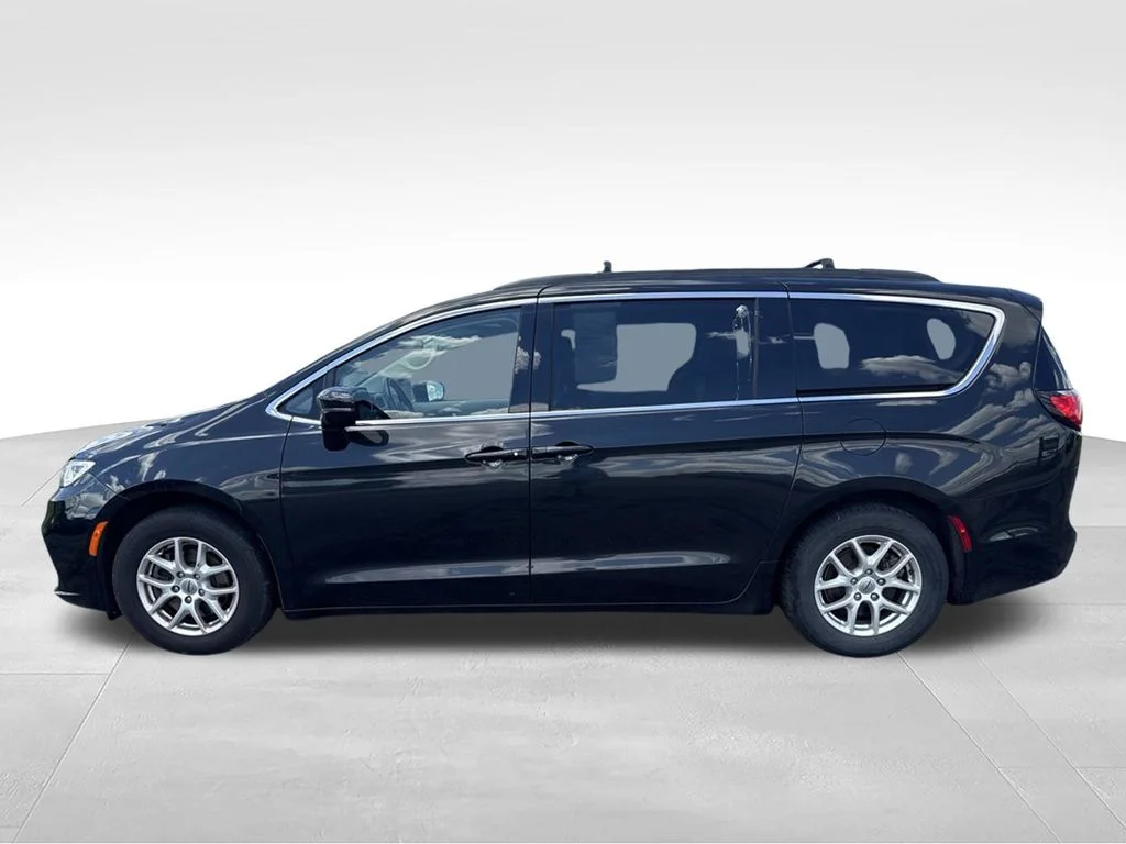 Used 2022 Black Chrysler Touring L image 7