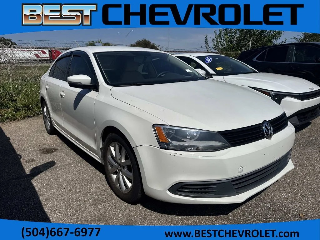 Used 2012 White Volkswagen 2.5L SE image 1