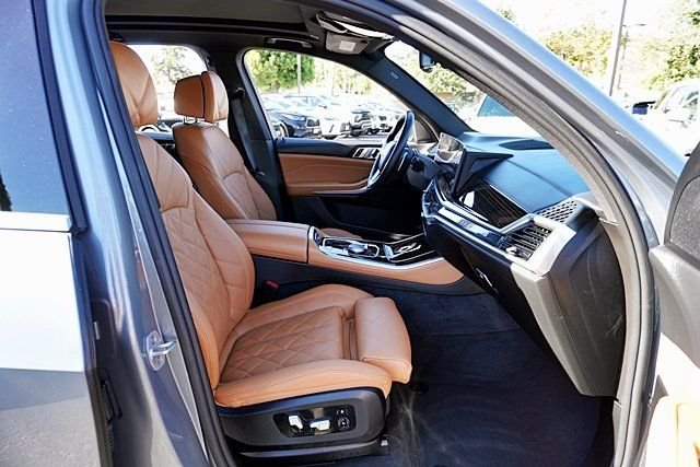 Used 2026 Gray BMW sDrive40i image 11