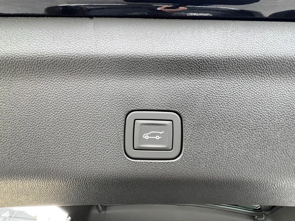 2026 Chevrolet Suburban Premier - Photo 40