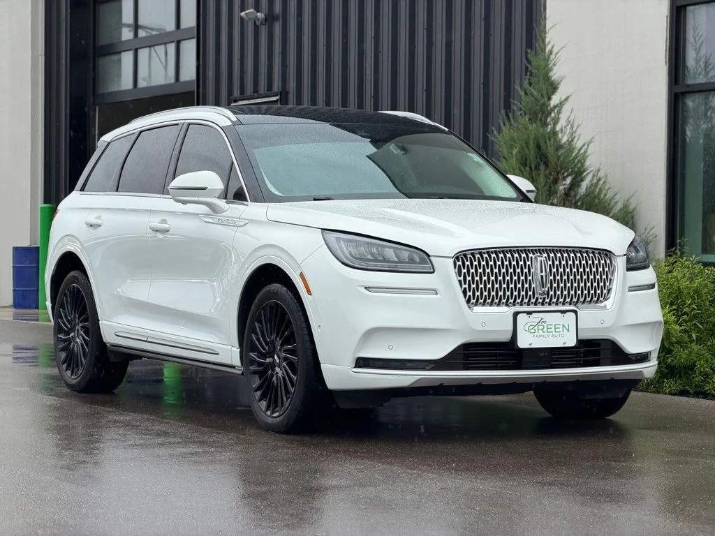 Used 2021 White Lincoln Reserve image 4