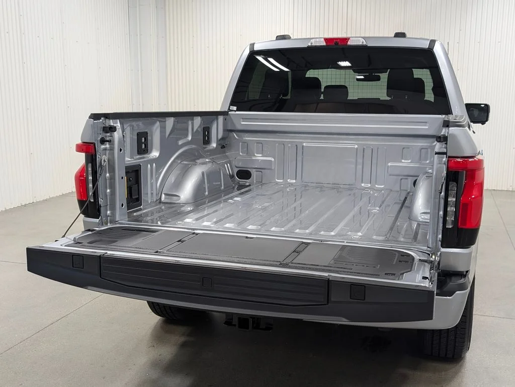 2025 Ford F-150 Lightning Flash - Photo 7