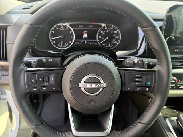 Used 2024 Pearl White Nissan SL image 17