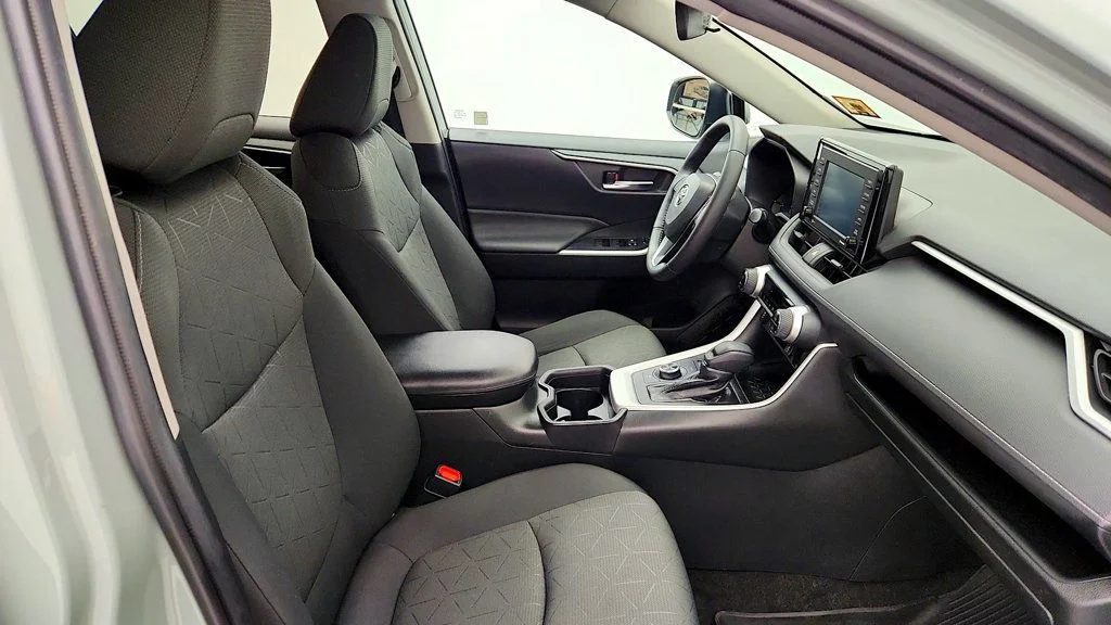 Used 2021 Lunar Rock Toyota Hybrid XLE AWD w/ Weather Package image 23
