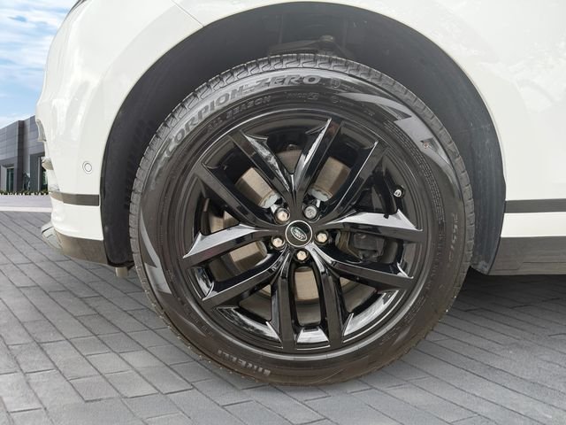 Certified Used 2026 White Land Rover Dynamic SE image 9