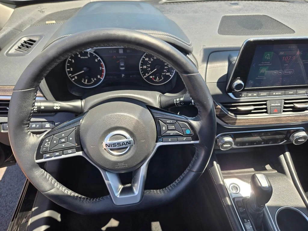 Used 2019 Black Nissan 2.5 SL image 25