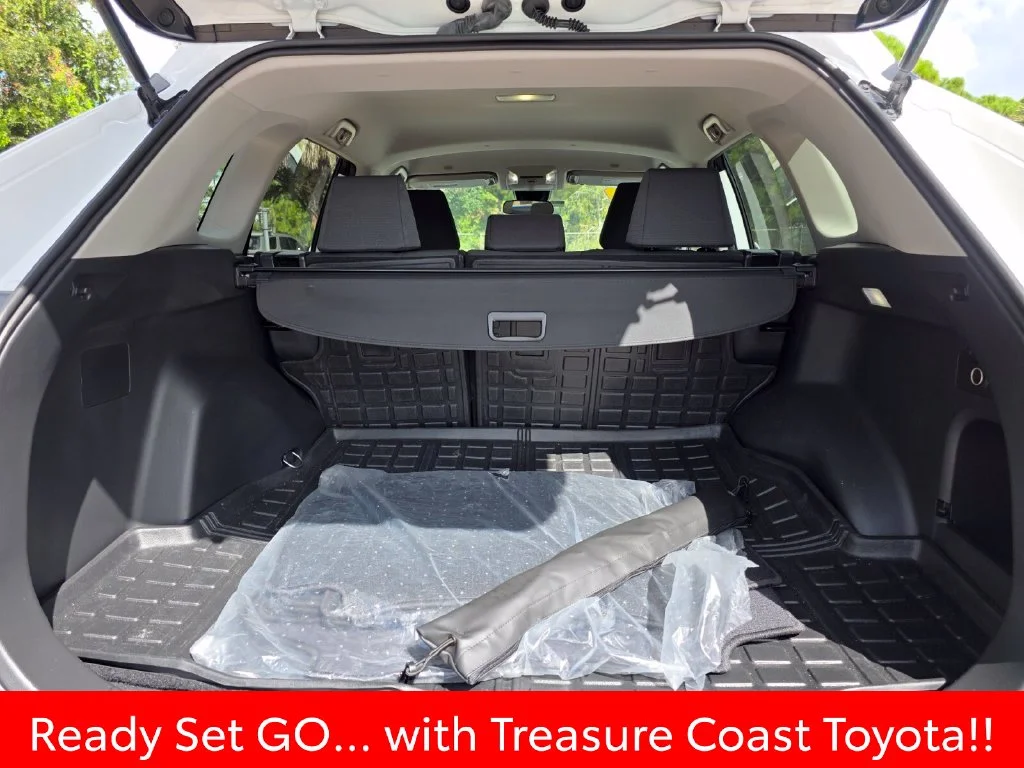 Used 2025 White Toyota XLE image 20
