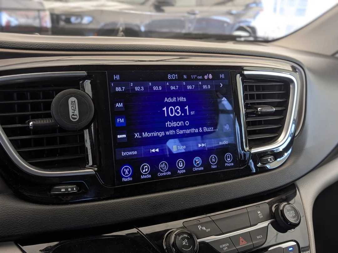 Used 2017 Red Chrysler Touring-L Plus - - FWD - 8.4 Uconnect NAV - 18 Wheels - Remote Start & More! image 21