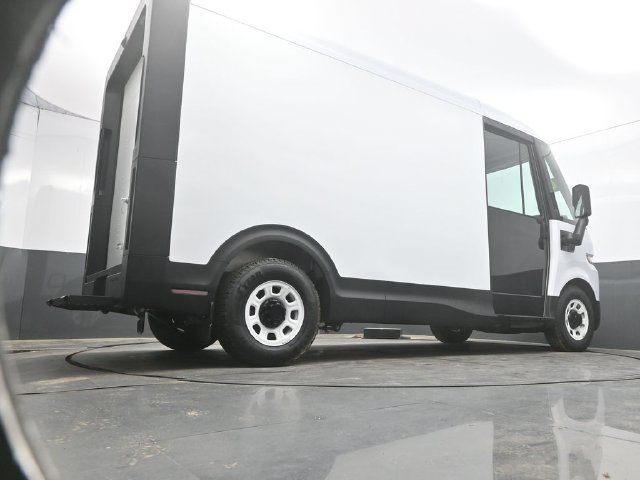 Used 2024 White BrightDrop  image 35