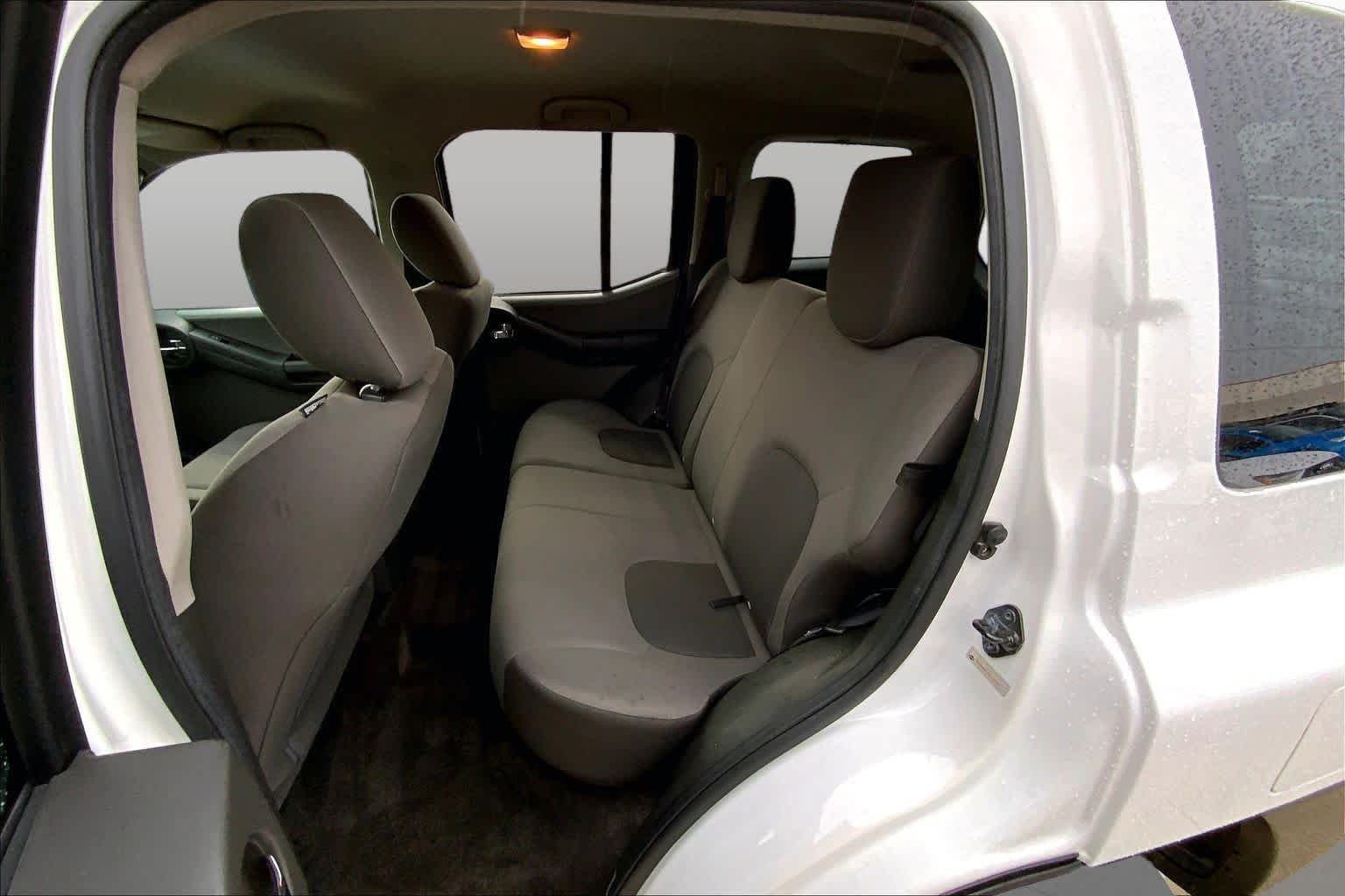 Used 2012 Avalanche Nissan S image 17