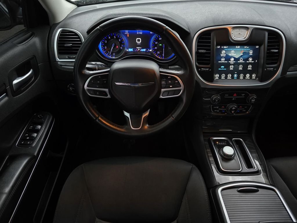 Used 2018 Gloss Black Chrysler Touring image 29