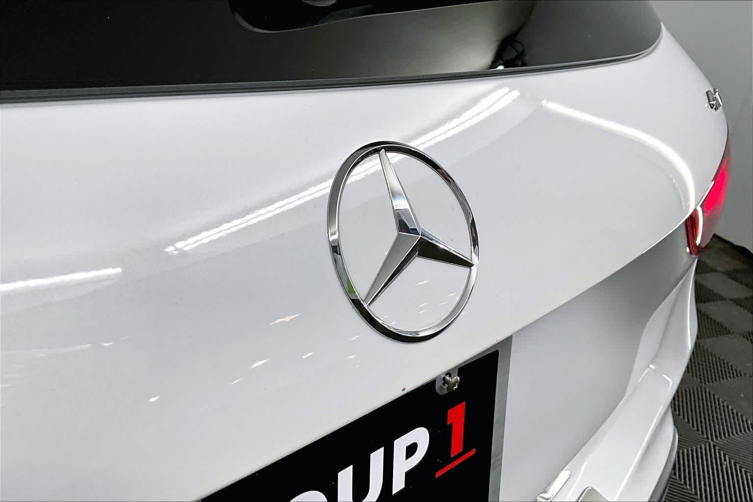 Used 2024 Digital White Metallic Mercedes-Benz GLA 250 image 30