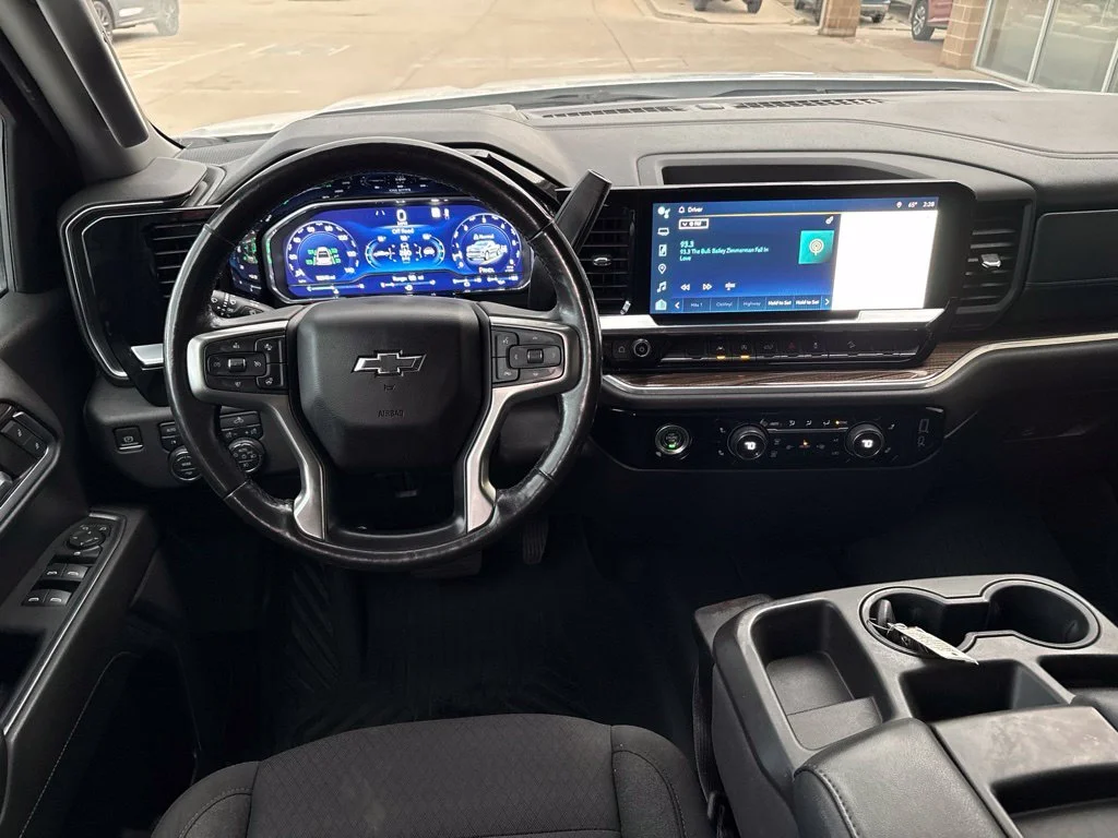 Used 2022 White Chevrolet RST image 8