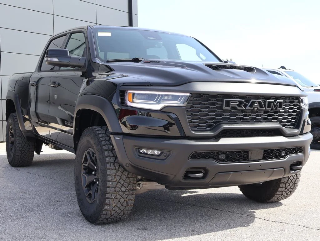 New 2026 Diamond Black Crystal Pearl-Coat Exterior Paint RAM RHO image 6