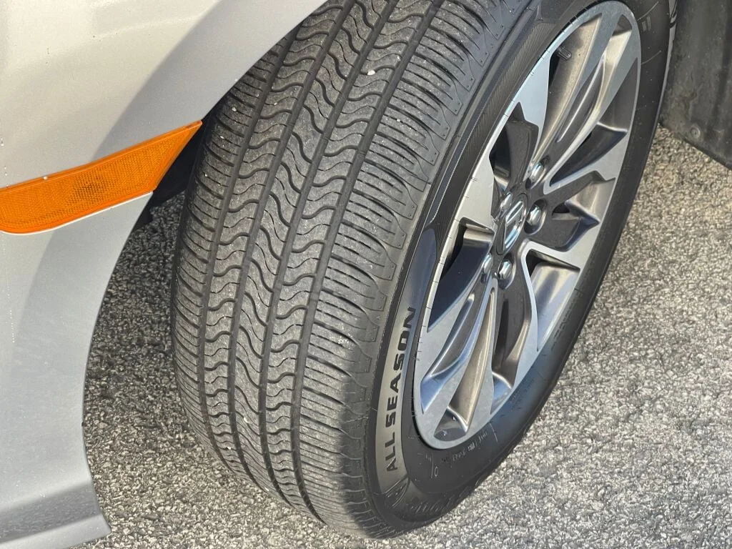 Used 2022 Lunar Silver Metallic Honda EX-L image 37
