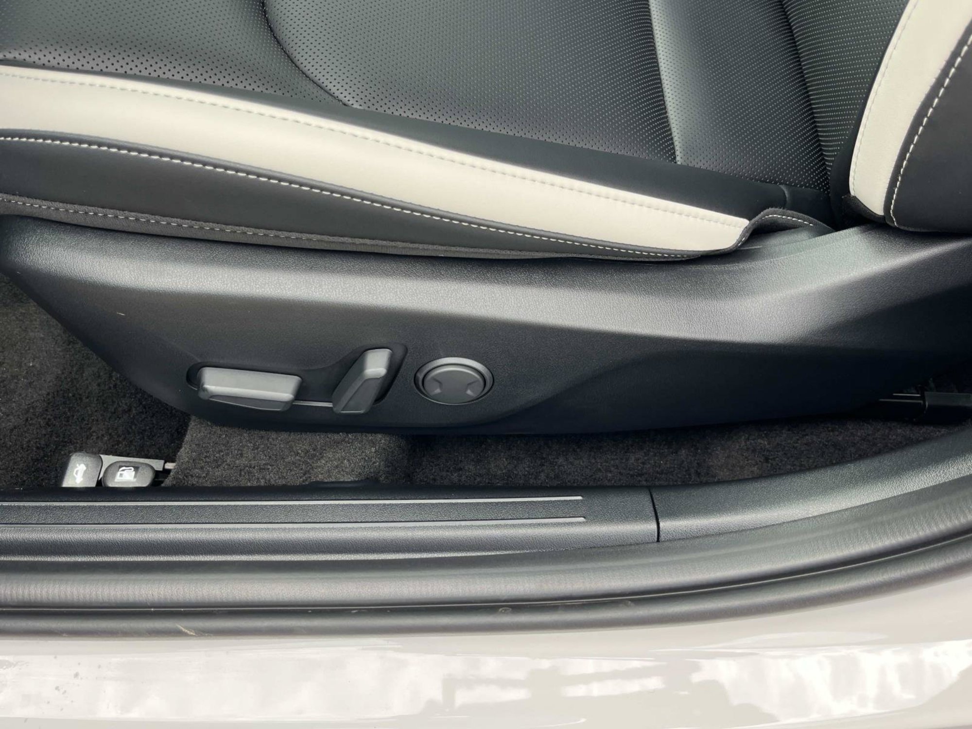 New 2026 Snow White Pearl Kia GT-Line image 23