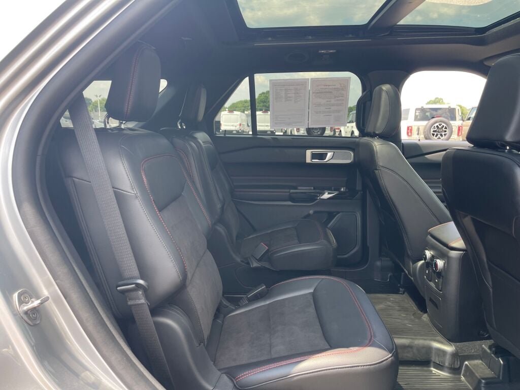 Used 2024 Iconic Silver Ford ST-Line image 35