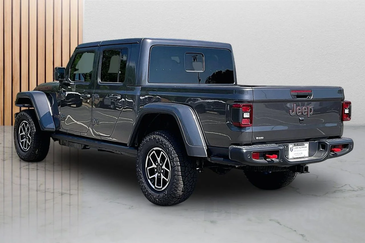 New 2026 Granite Crystal Metallic Clear-Coat Exterior Paint Jeep Rubicon X image 7