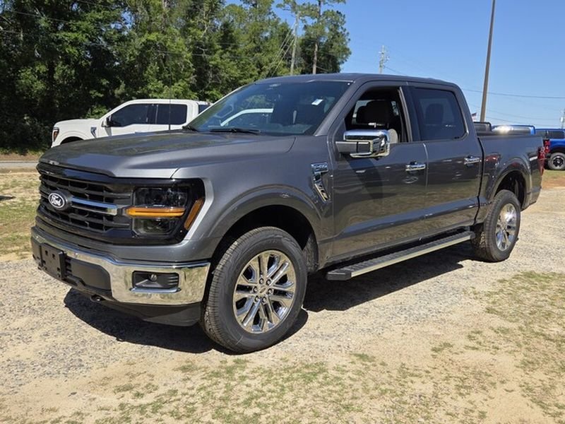 New 2026 Carbonized Gray Metallic Ford XLT image 3