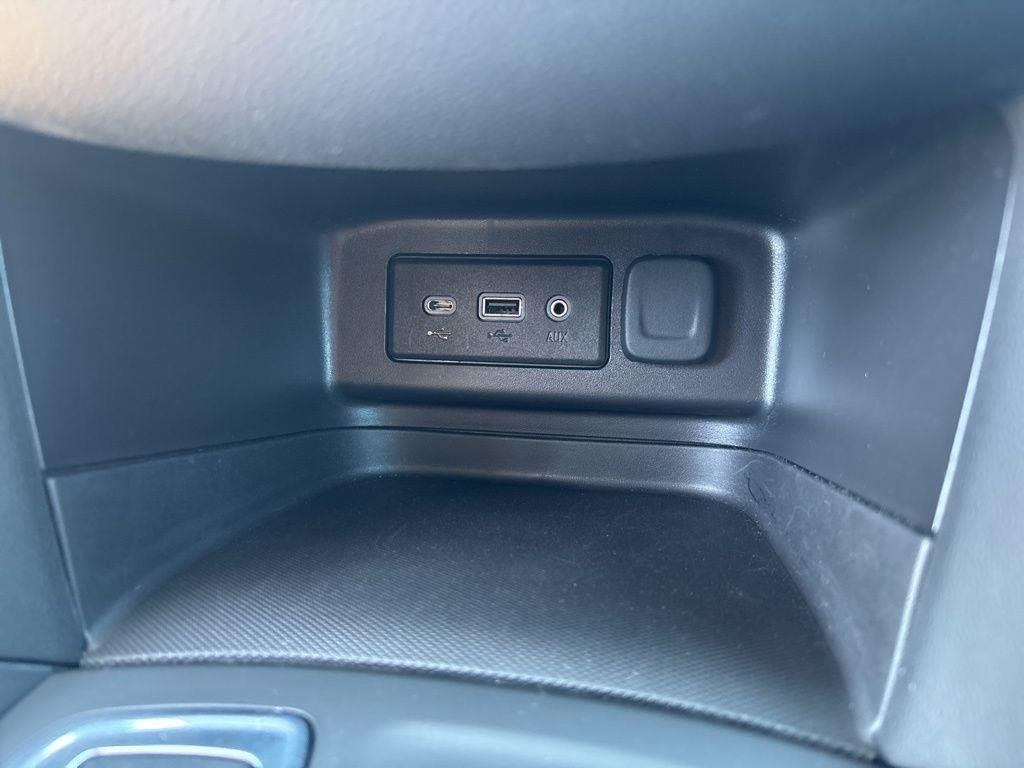Used 2024 Summit White Chevrolet LT image 27