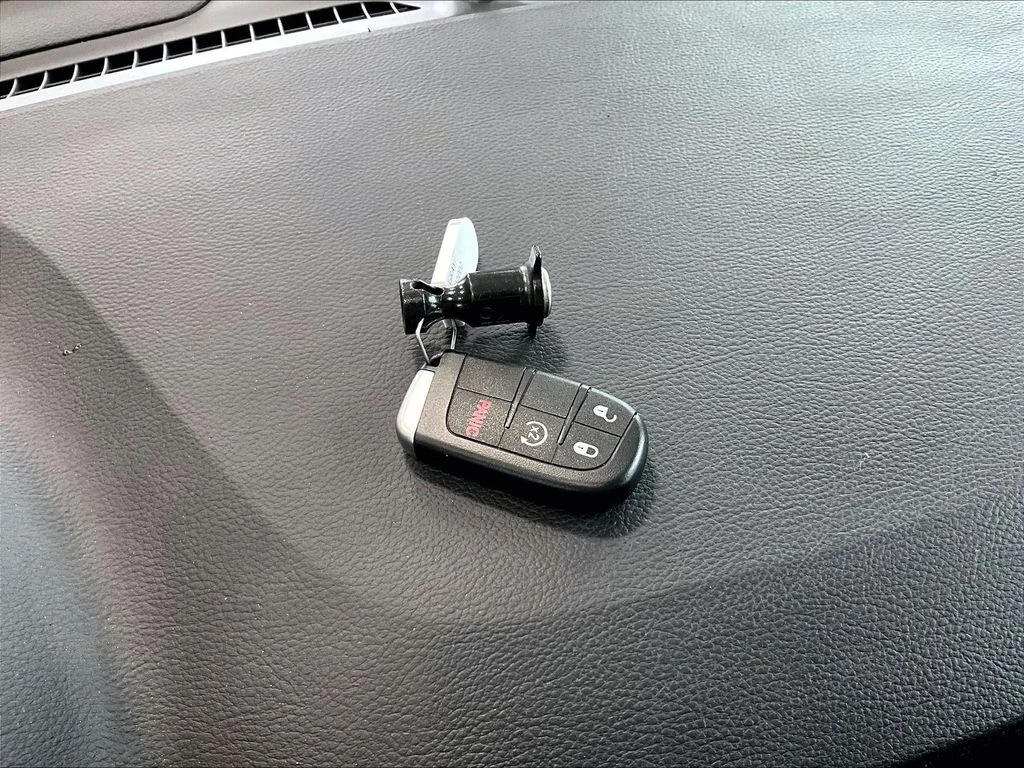 Used 2020 Gray Jeep Altitude image 12