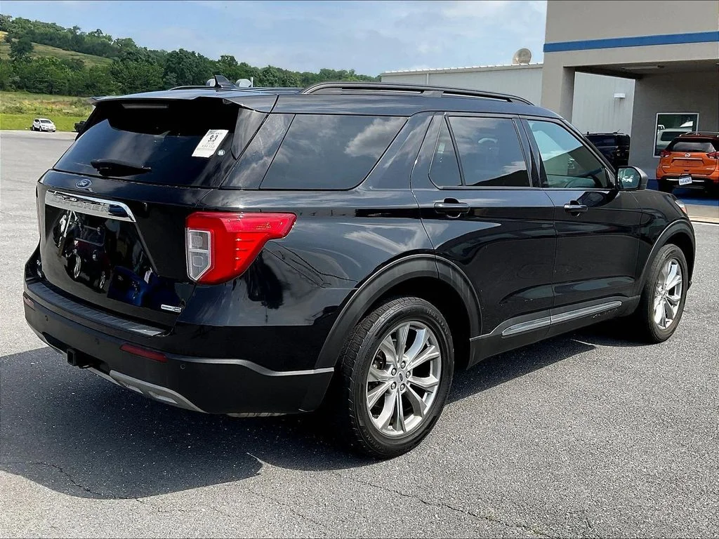 Certified Used 2020 Black Ford XLT image 4