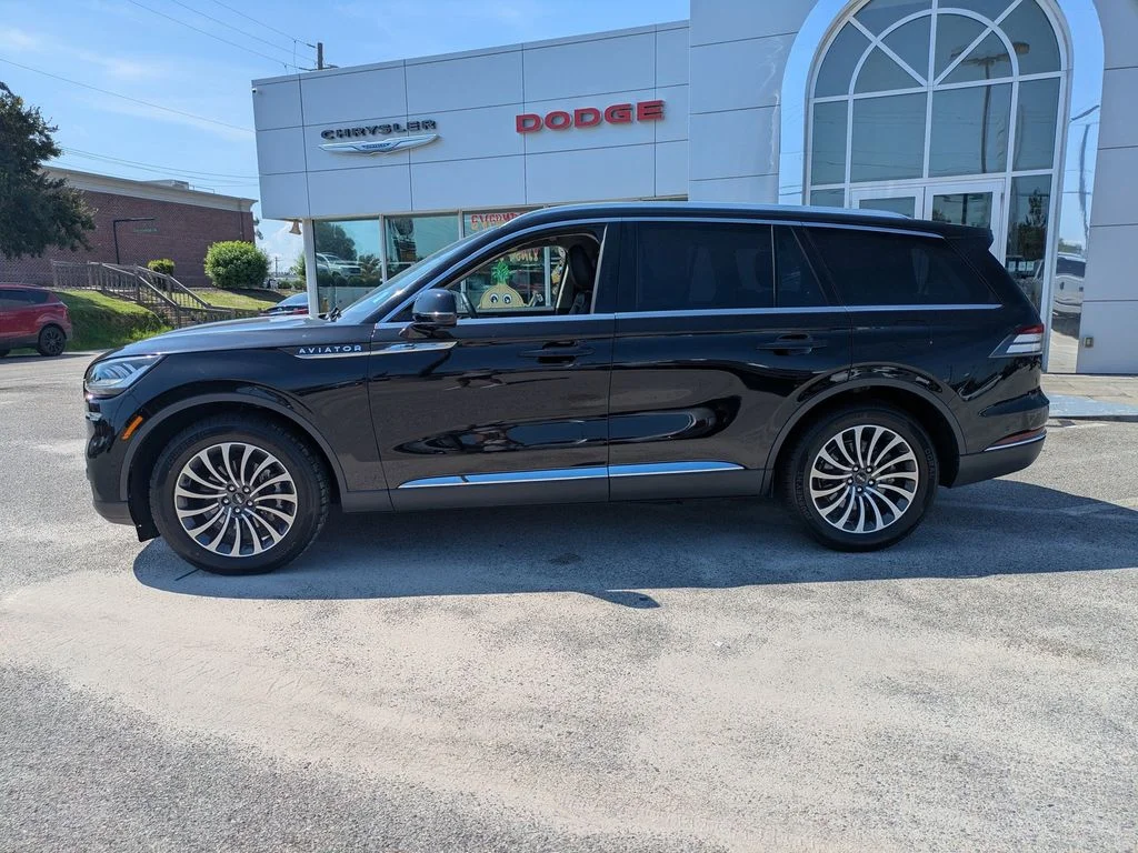 Used 2023 Black Lincoln Reserve image 7