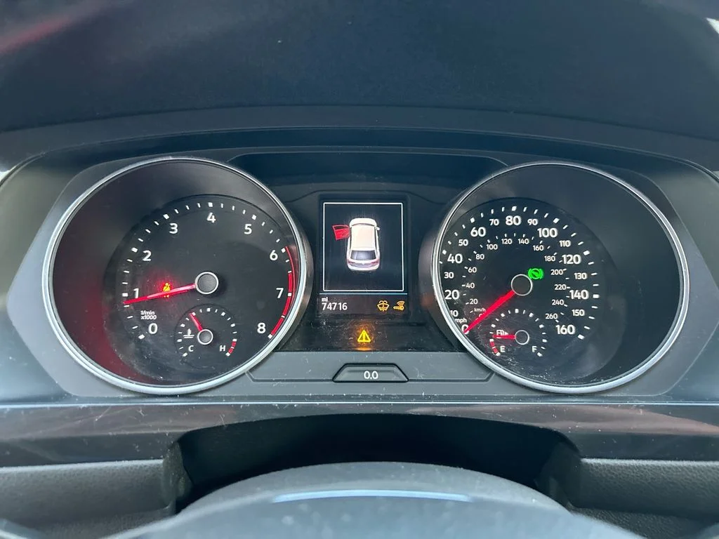 Used 2018 White Volkswagen 2.0T SE image 16