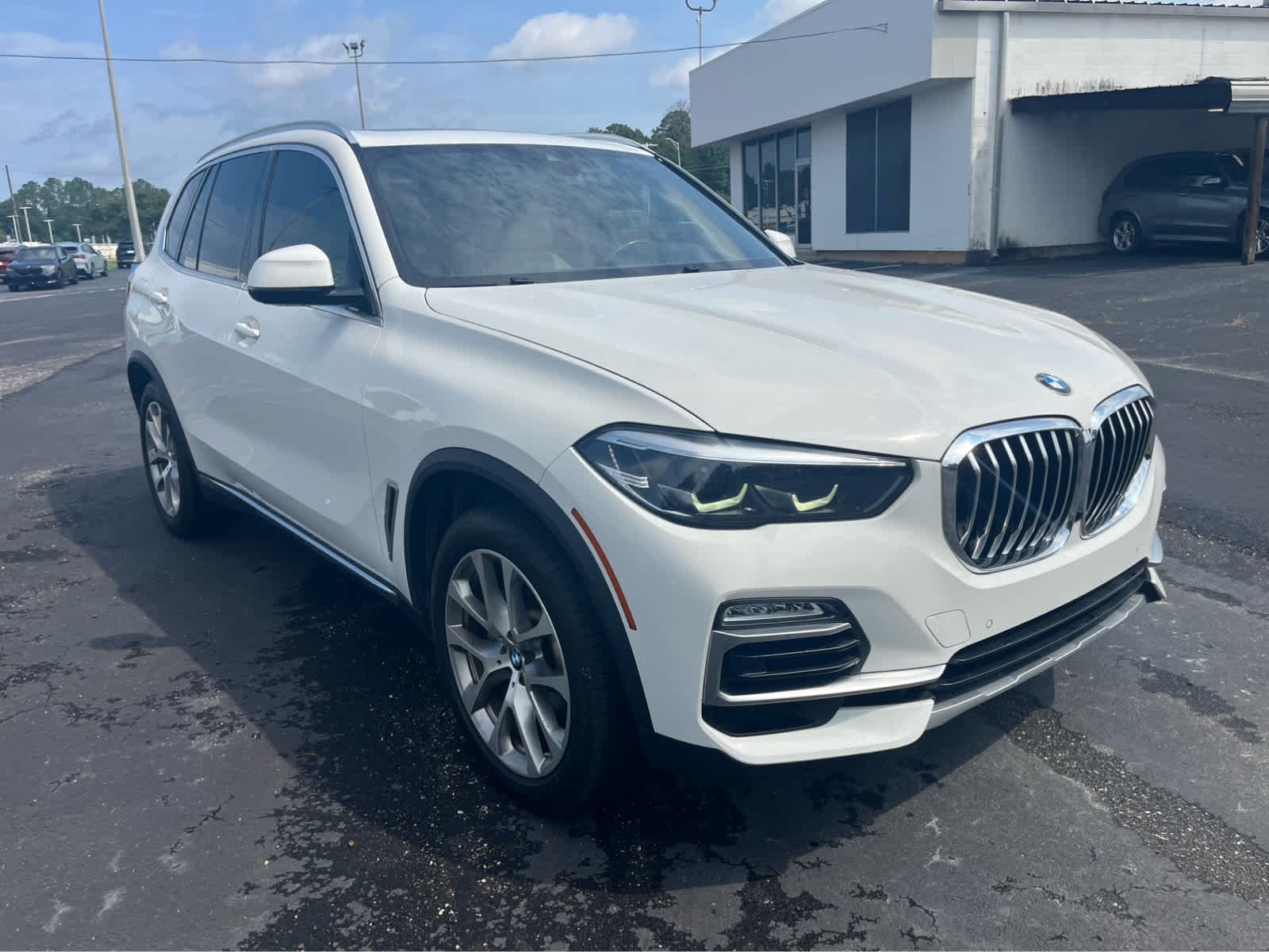Used 2020 Alpine White BMW sDrive40i image 3
