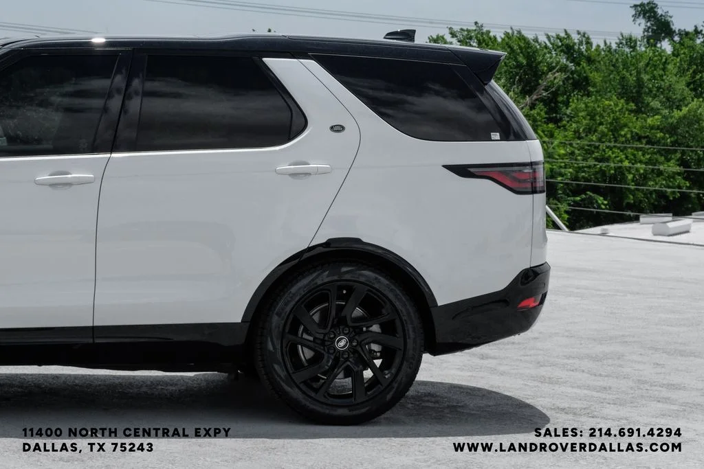 Used 2025 White Land Rover Dynamic SE image 10