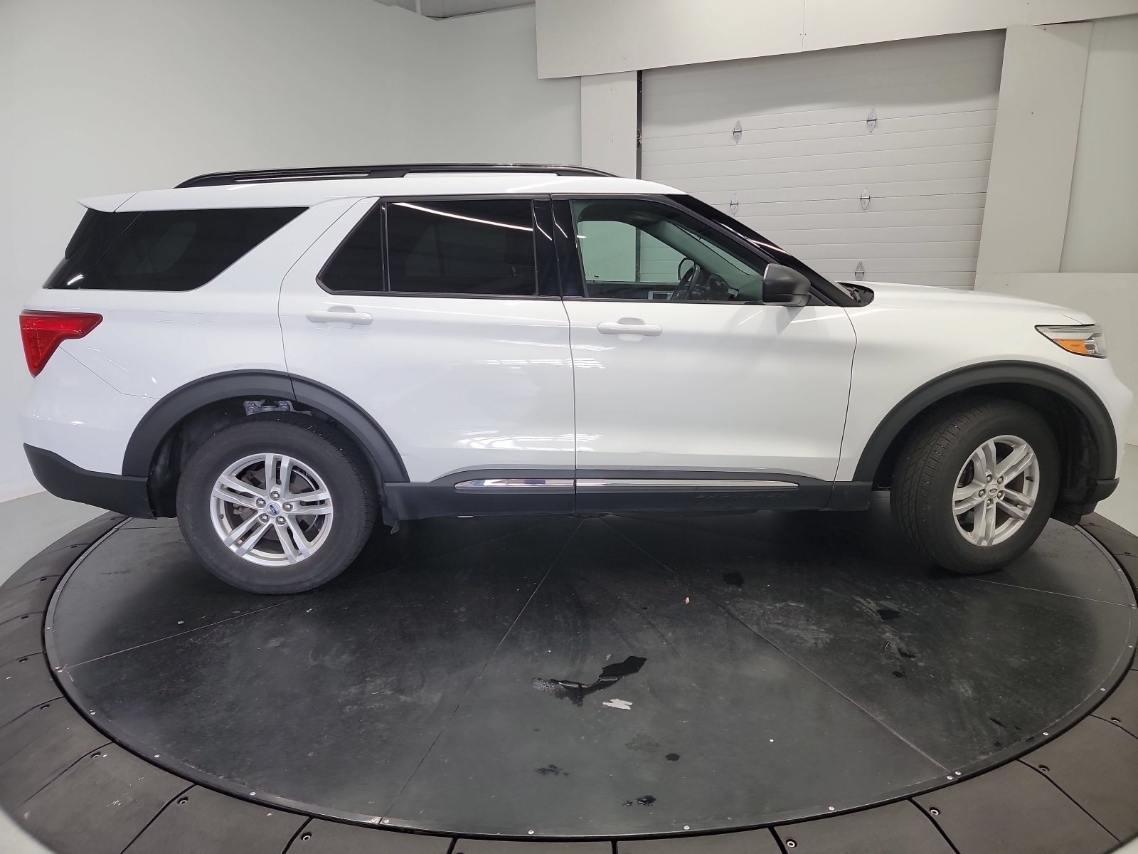 Used 2021 Oxford White Ford XLT image 9