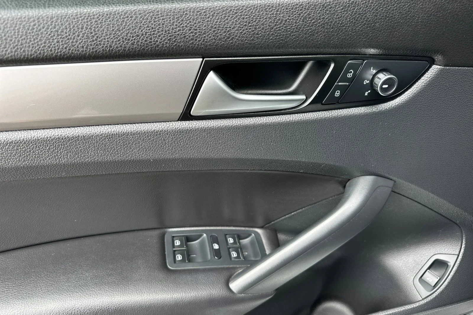 Used 2015 Silver Volkswagen  image 11