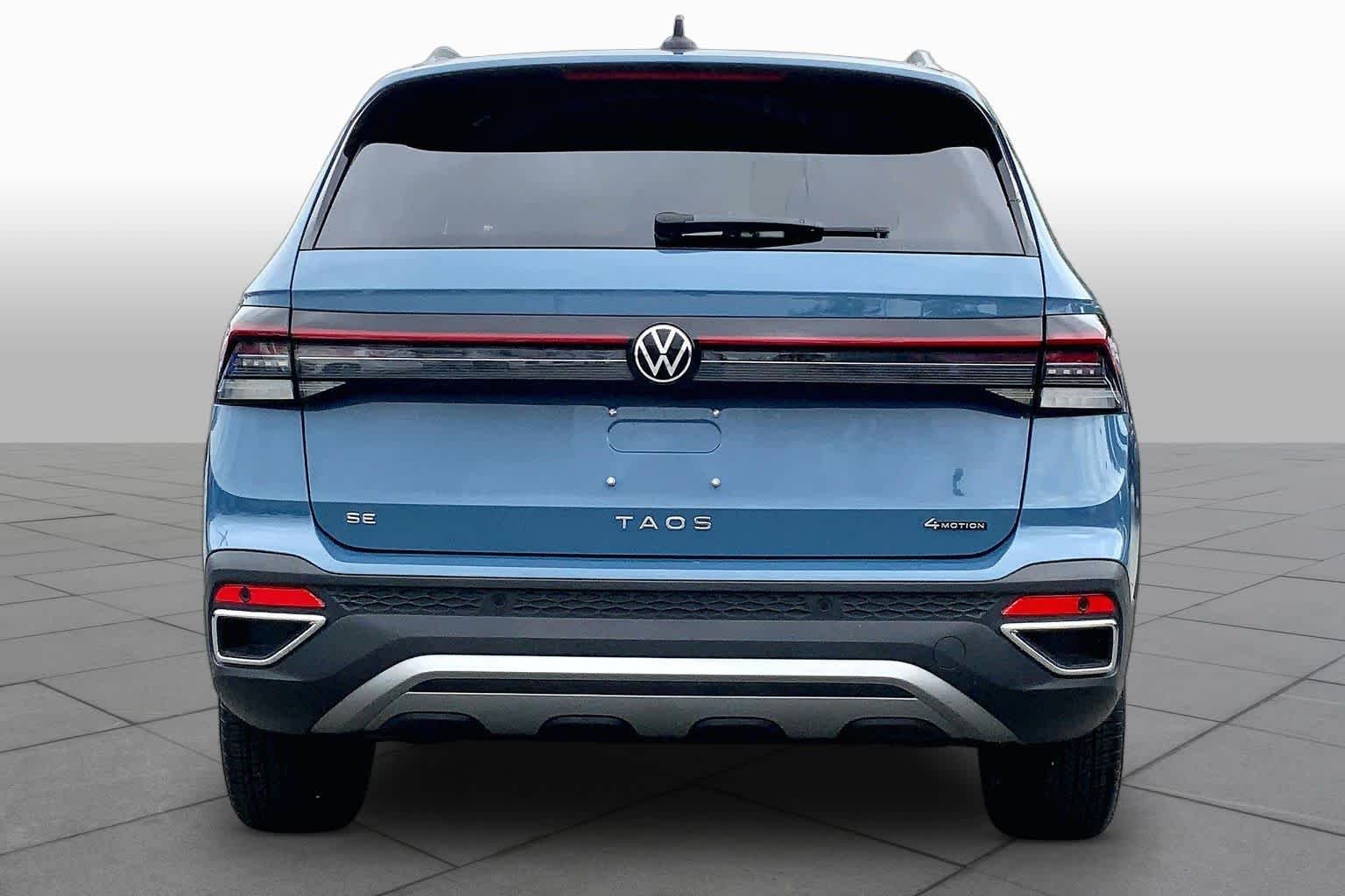 Used 2025 Monterey Blue Pearl Volkswagen SE image 5