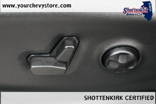 Used 2025 White Chrysler Select image 11