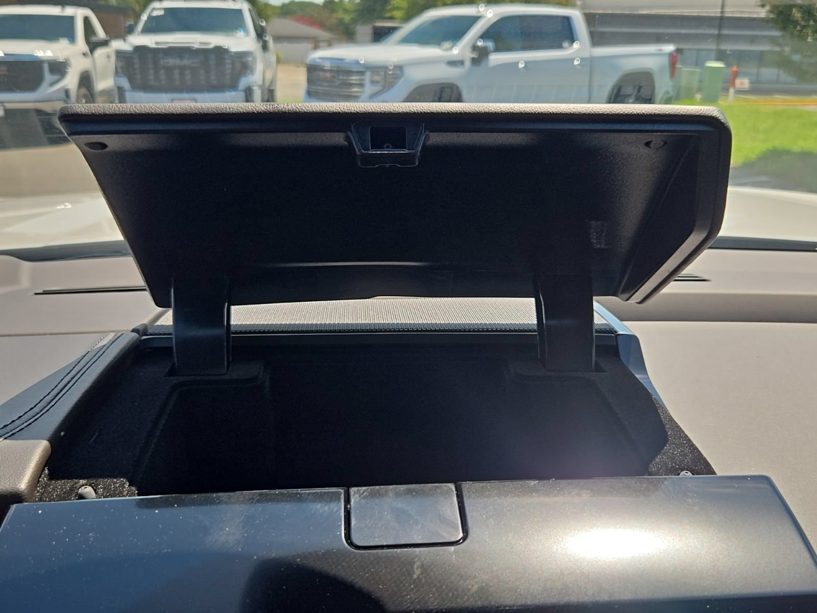 2026 GMC Yukon AT4 Ultimate - Photo 45