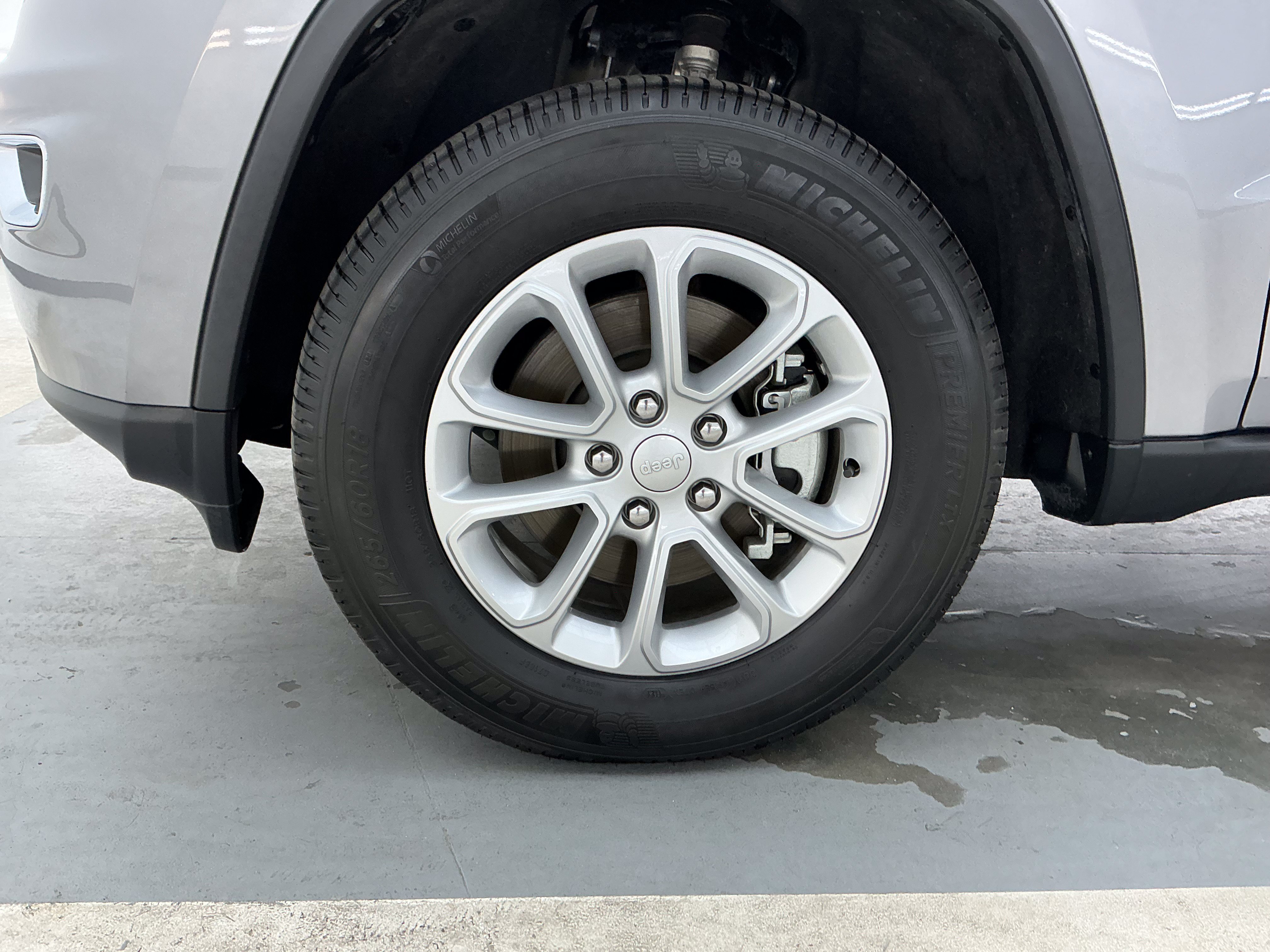 Used 2021 Billet Silver Metallic Clearcoat Jeep Laredo E image 16