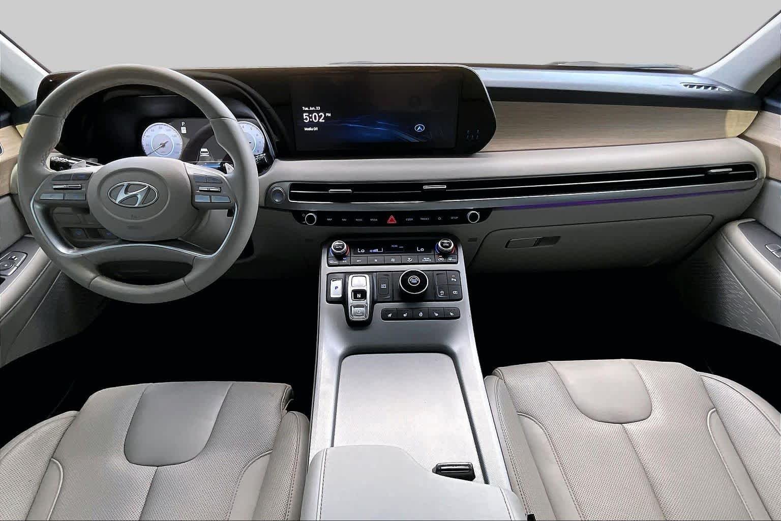 Used 2024 Moonlight Cloud Hyundai Limited image 15