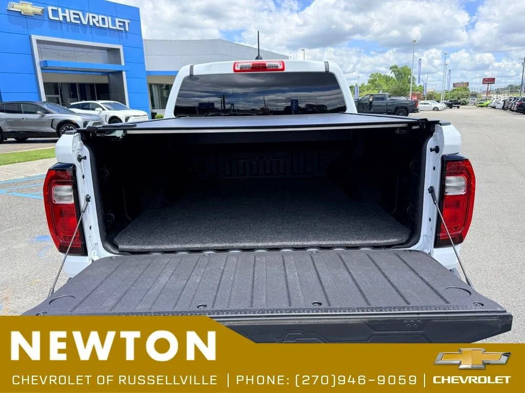 Used 2024 Summit White GMC Elevation image 12